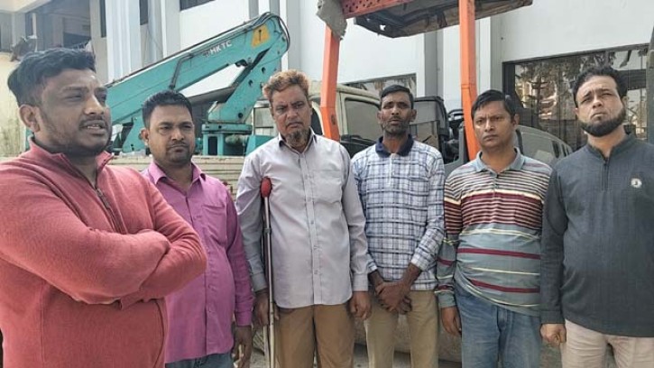 ত্রিশাল পৌরসভার পানি শাখার কর্মচারীদের ১৪ মাসের বেতন বকেয়া, মানবেতর জীবন যাপন